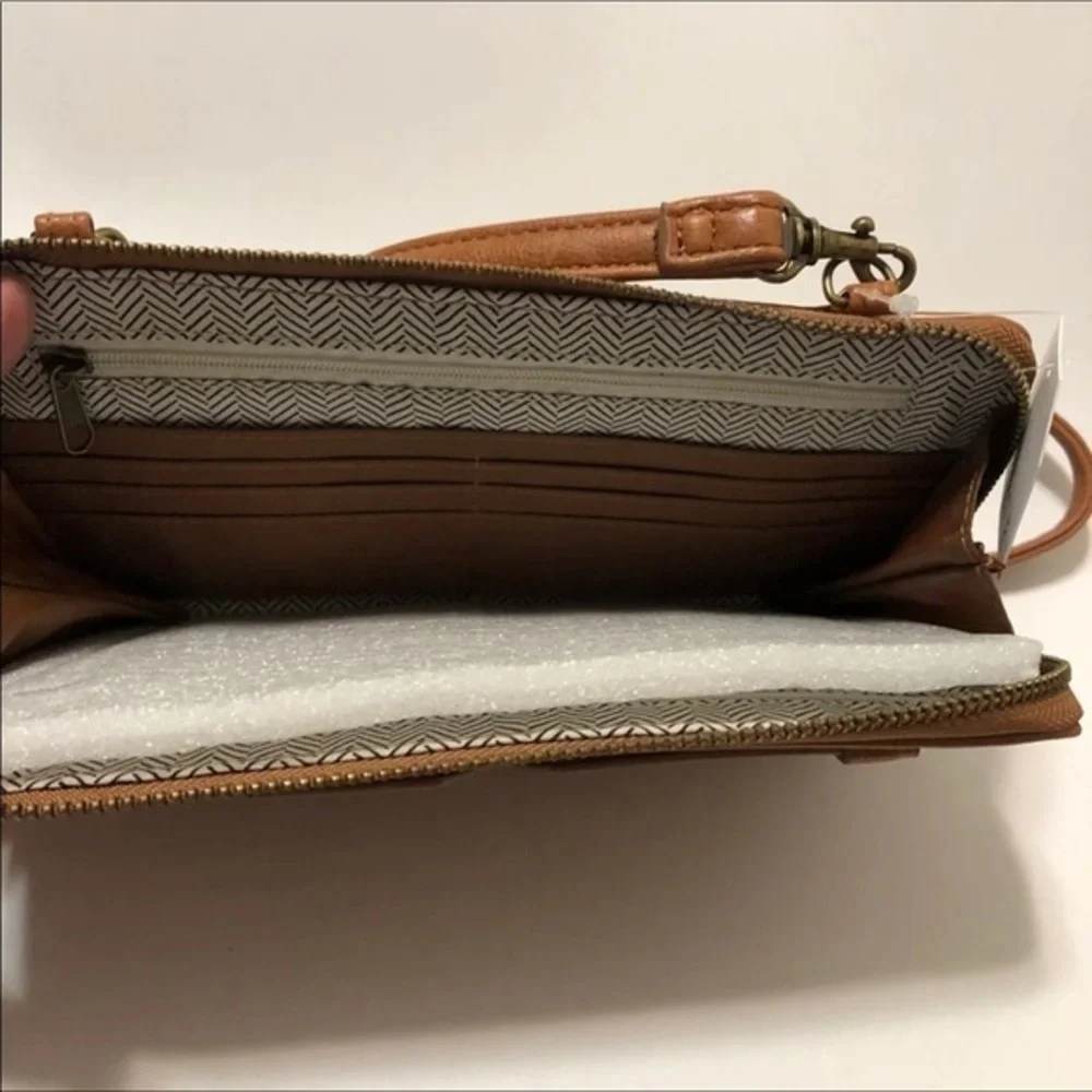 Clover Wallet On A Strap Purse Crossbody‎ Brown New